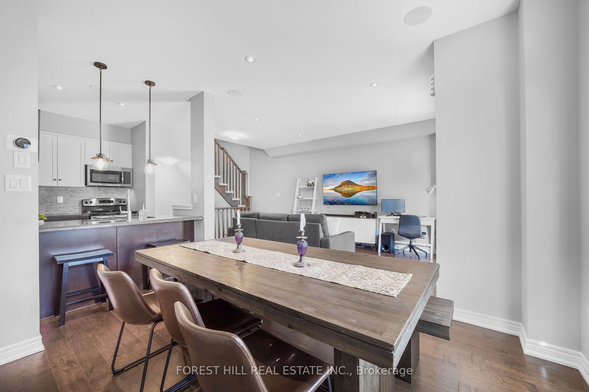 215 Dundas St E, #19