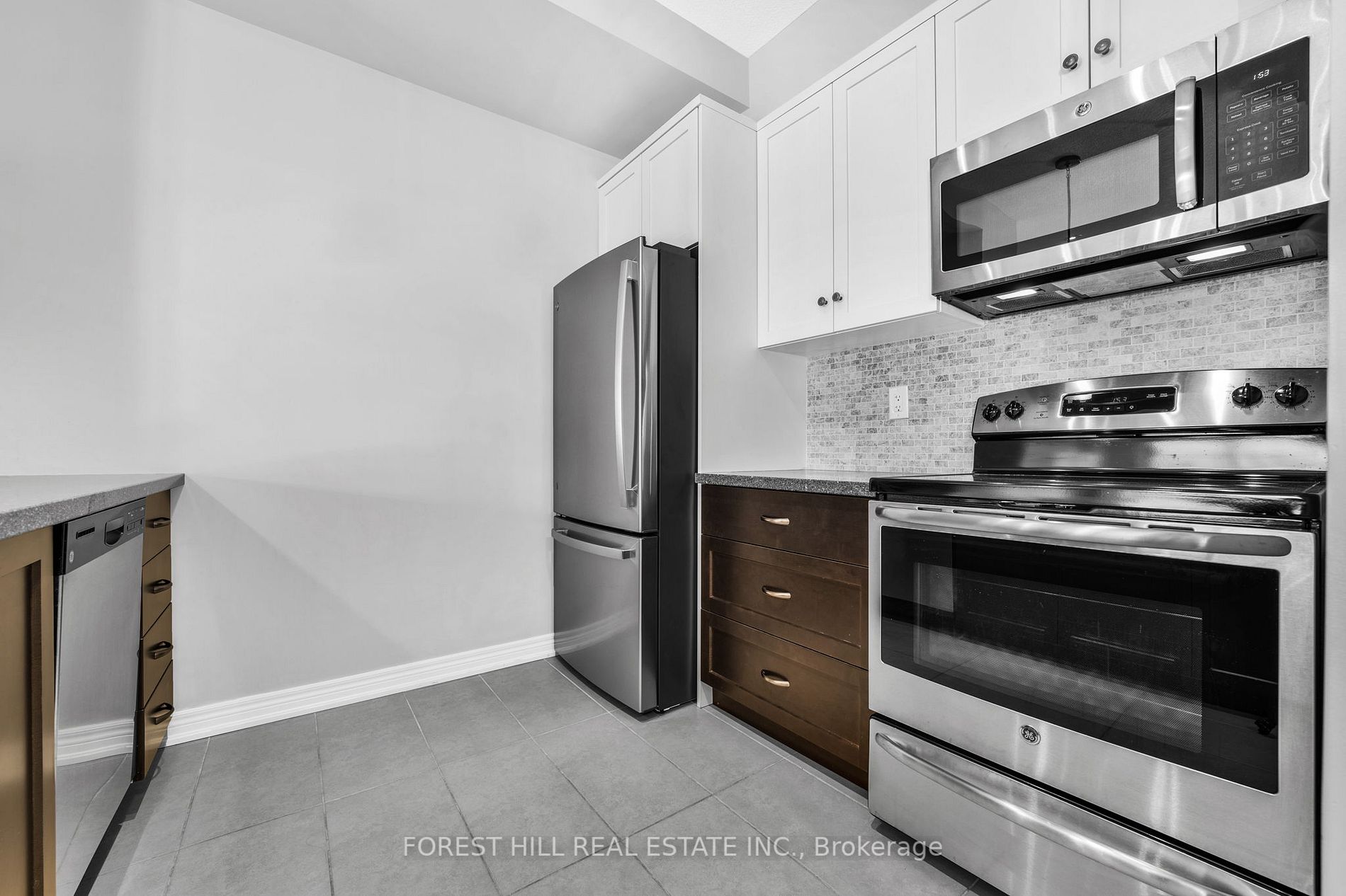 215 Dundas St E, #19