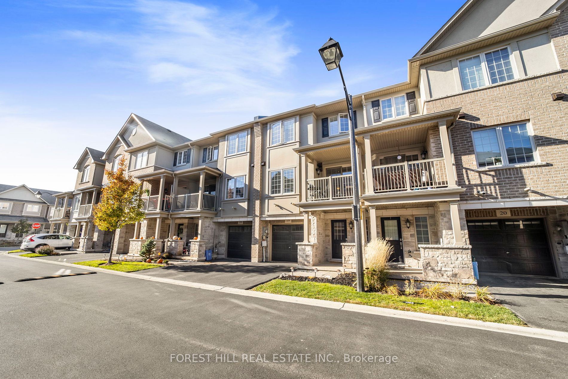 215 Dundas St E, #19