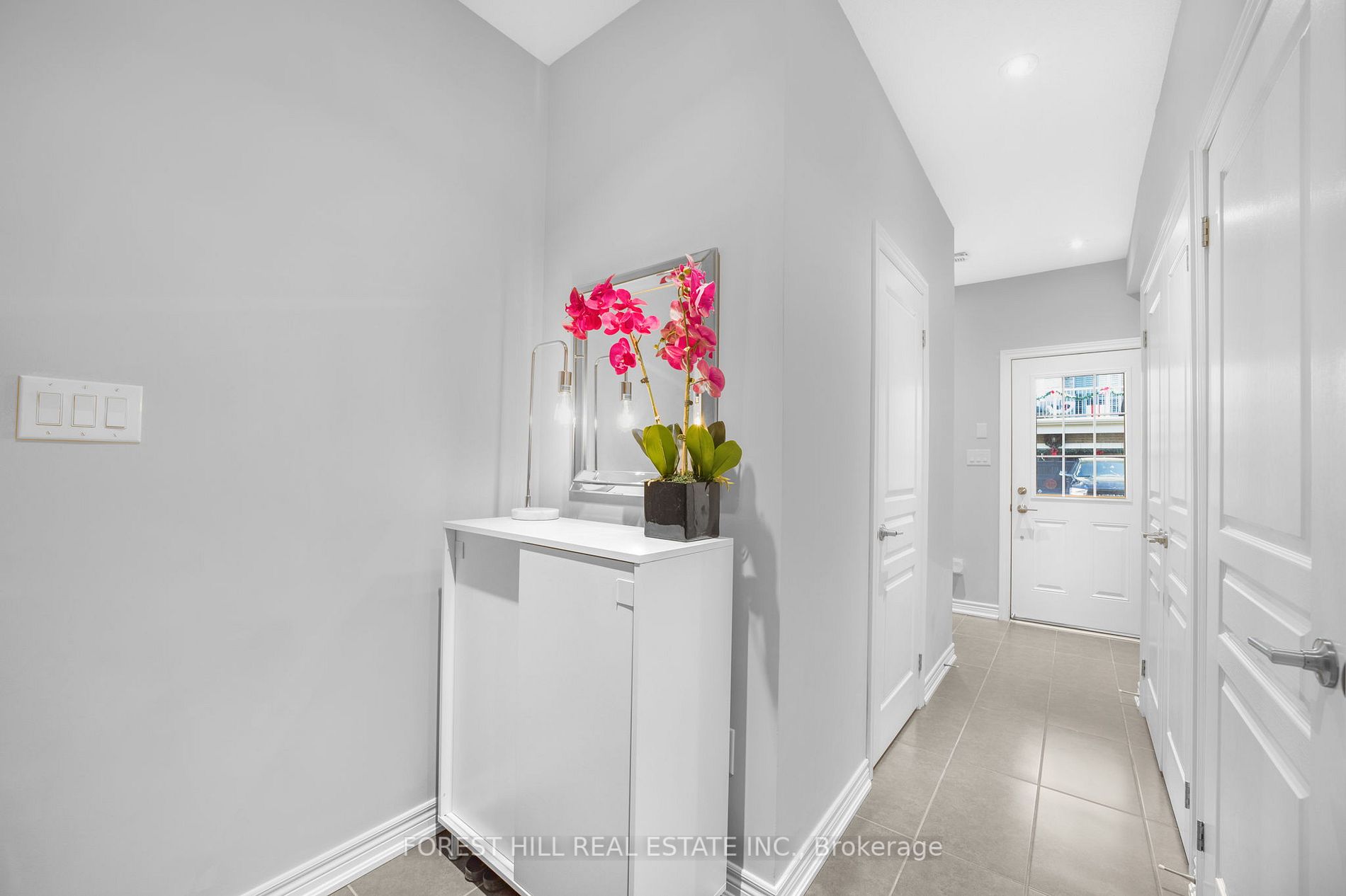 215 Dundas St E, #19