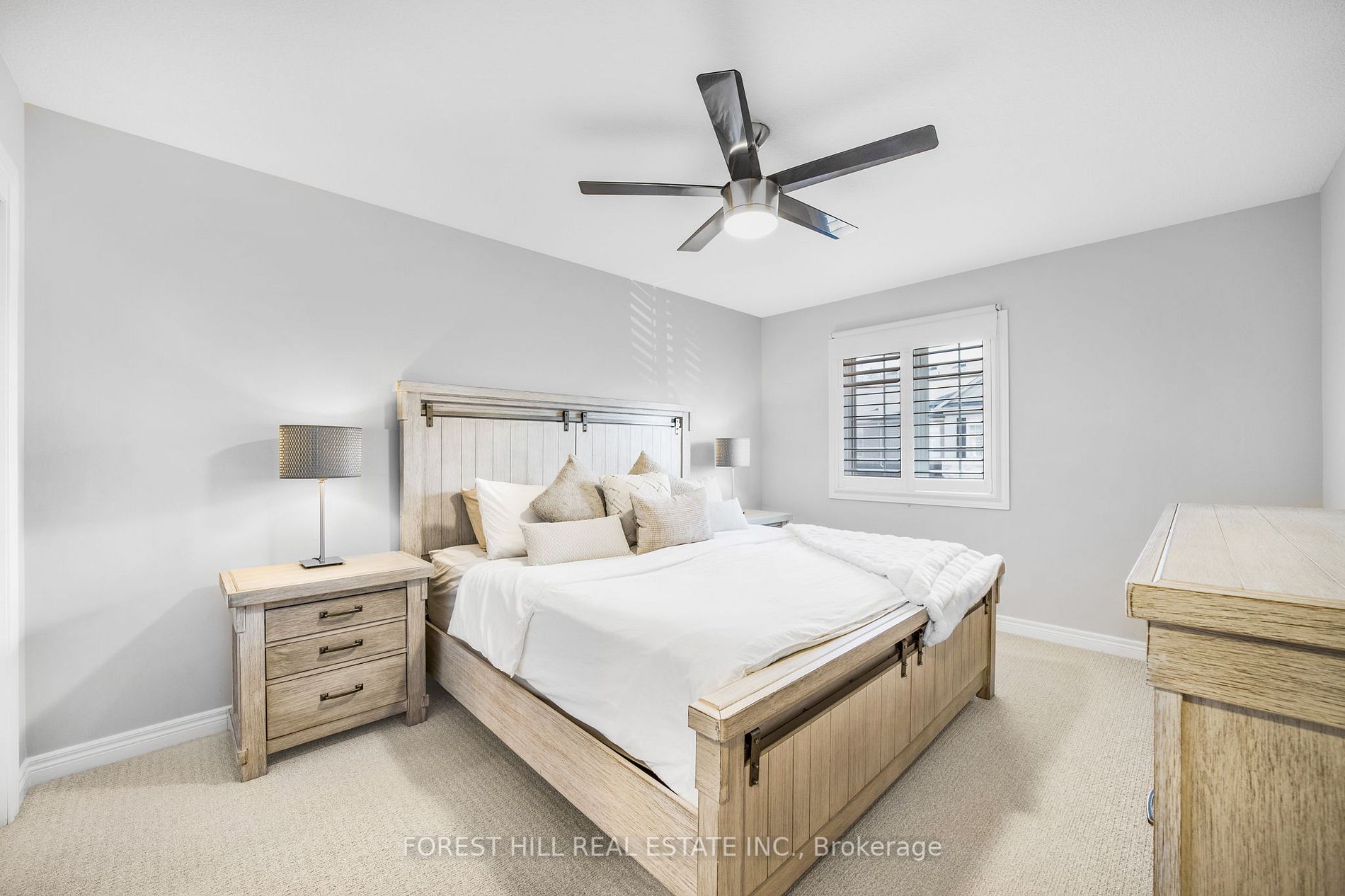215 Dundas St E, #19