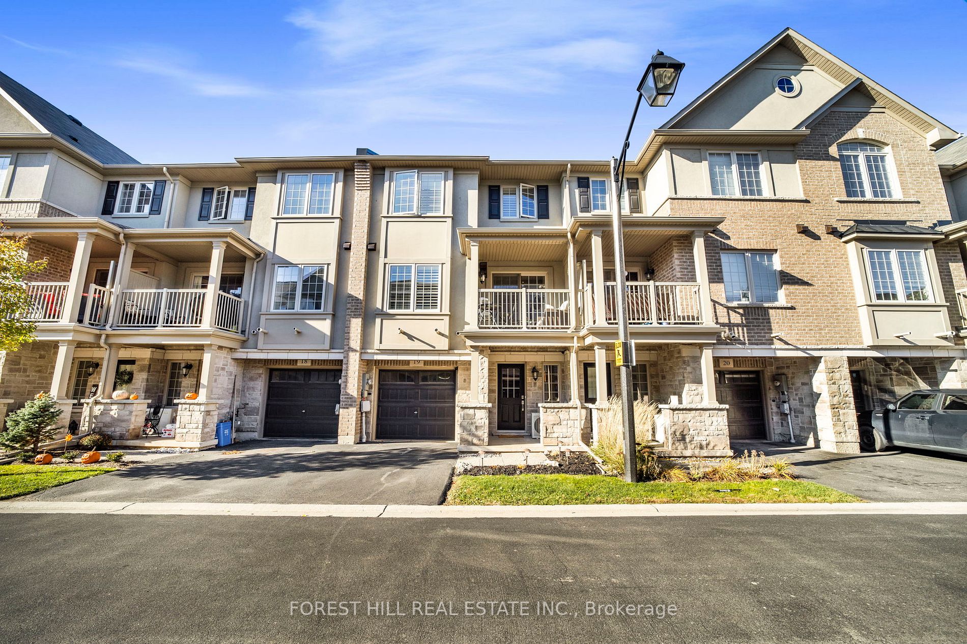 215 Dundas St E, #19