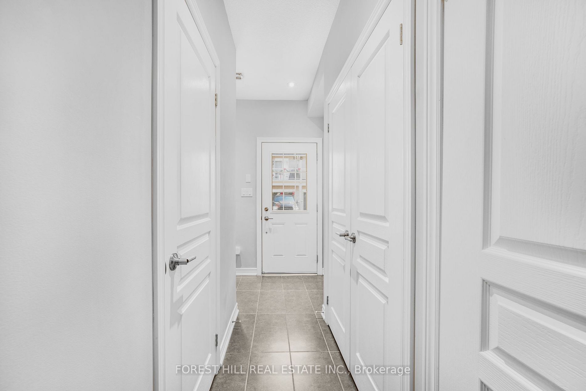 215 Dundas St E, #19