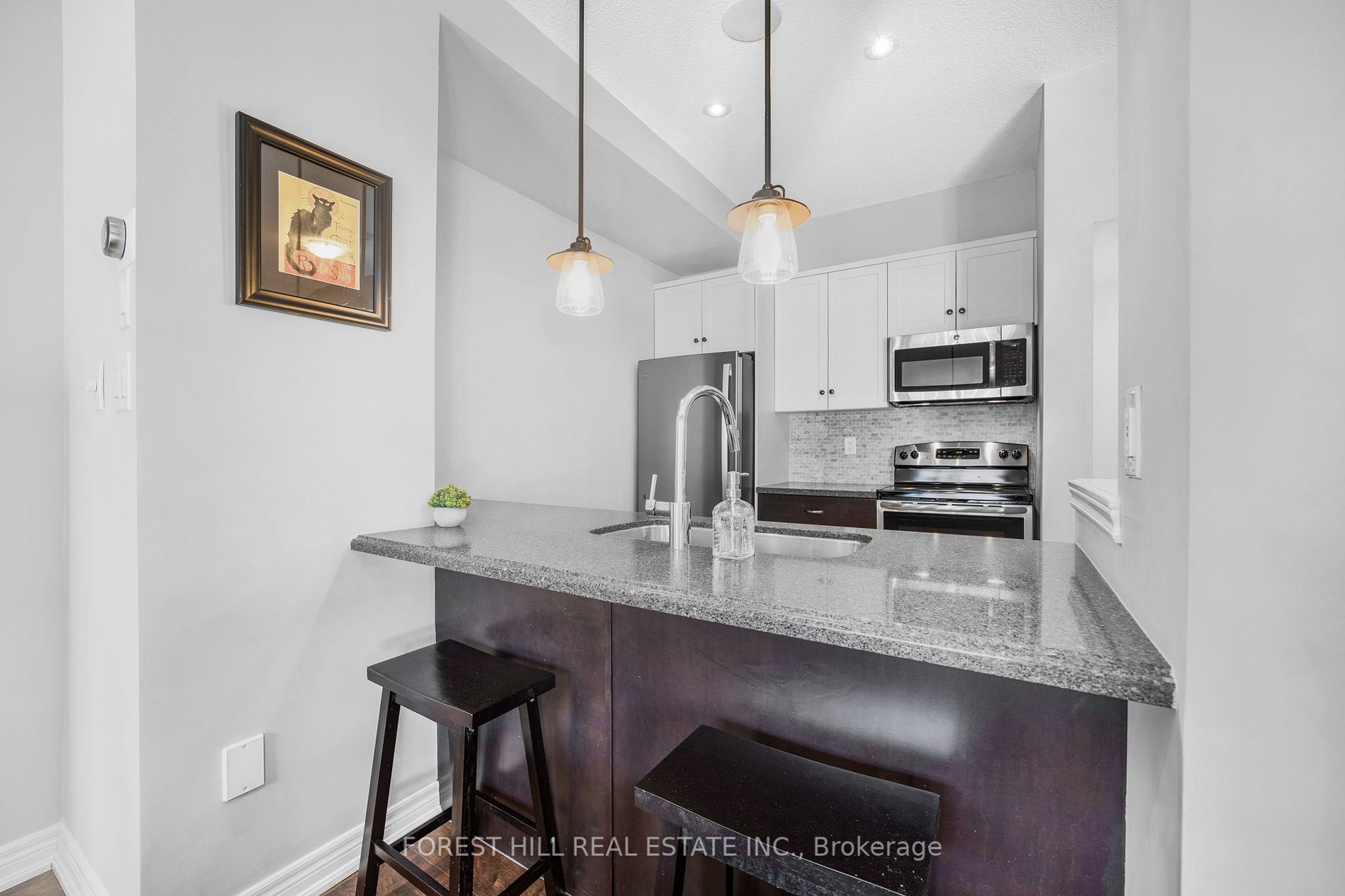215 Dundas St E, #19