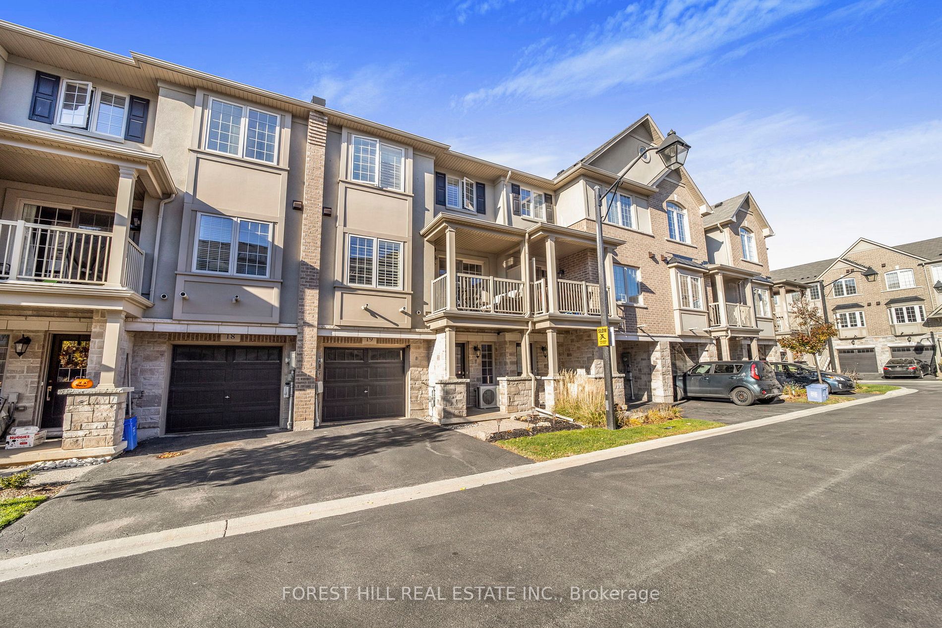 215 Dundas St E, #19