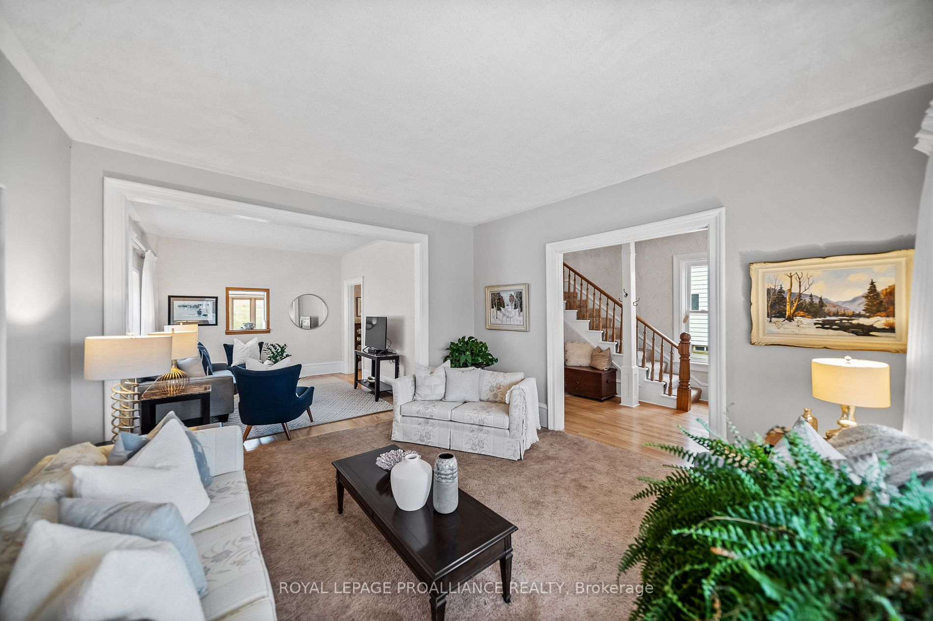 27 Church St E