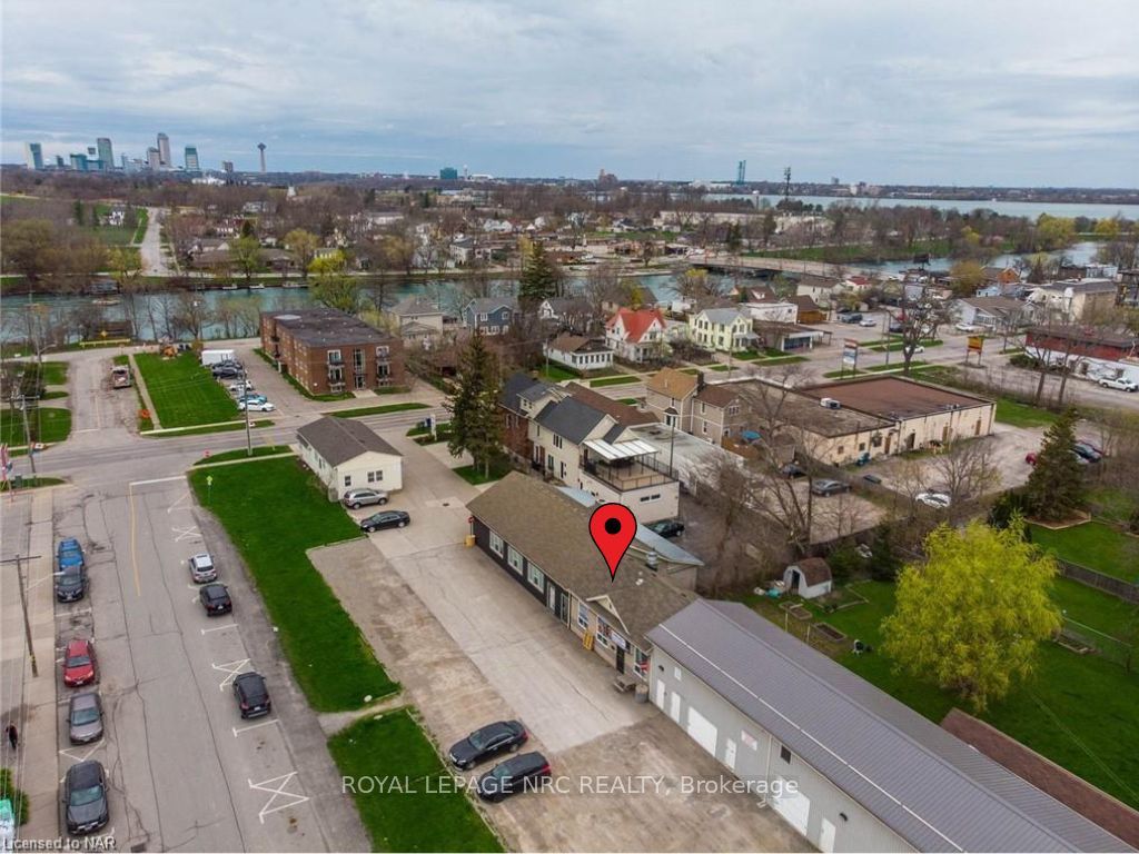 3848 Main St, #C