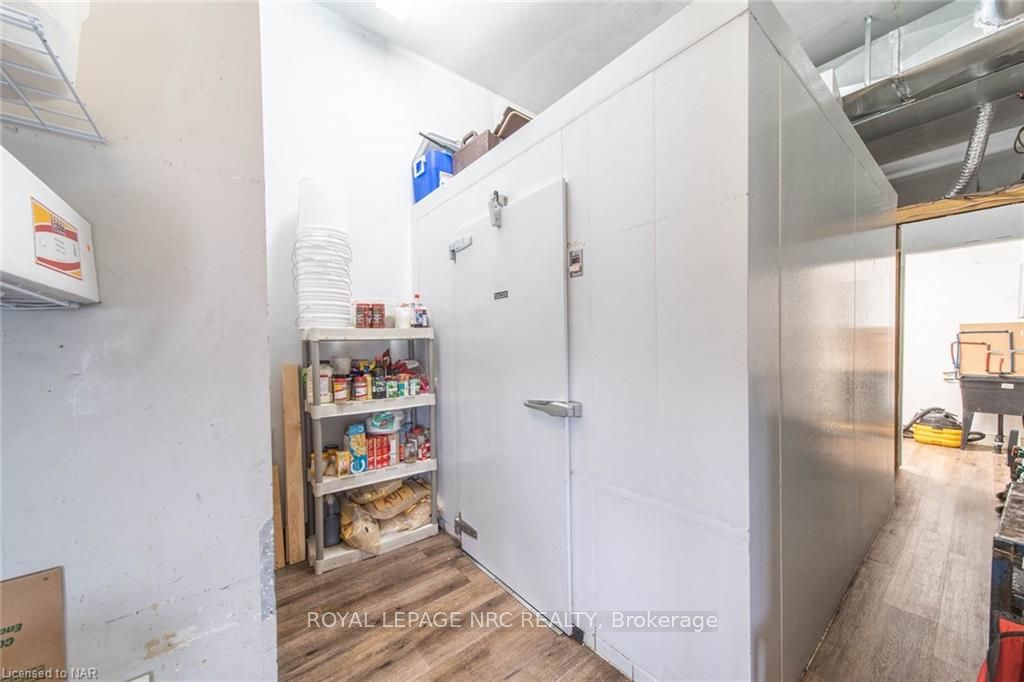 3848 Main St, #C