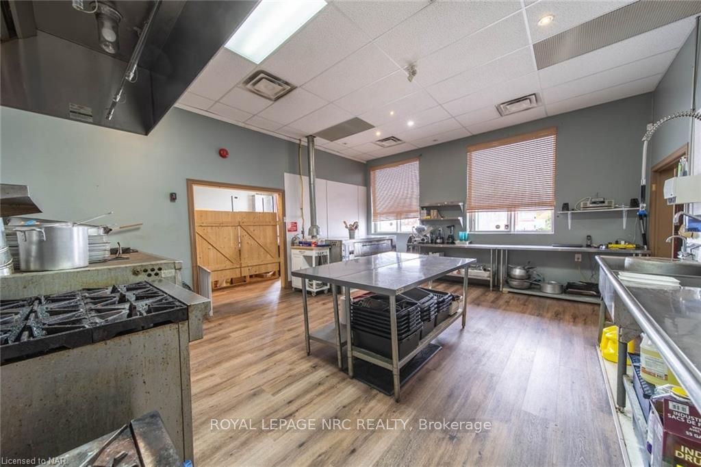 3848 Main St, #C