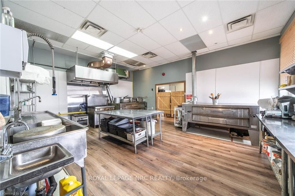 3848 Main St, #C