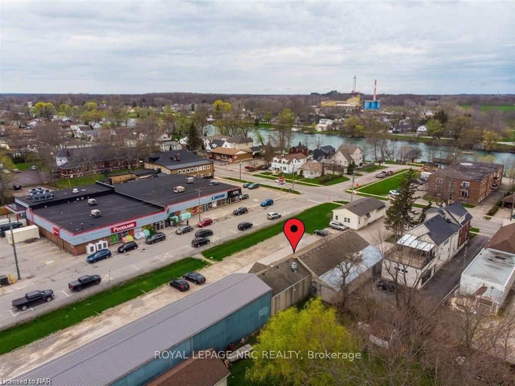 3848 Main St, #C