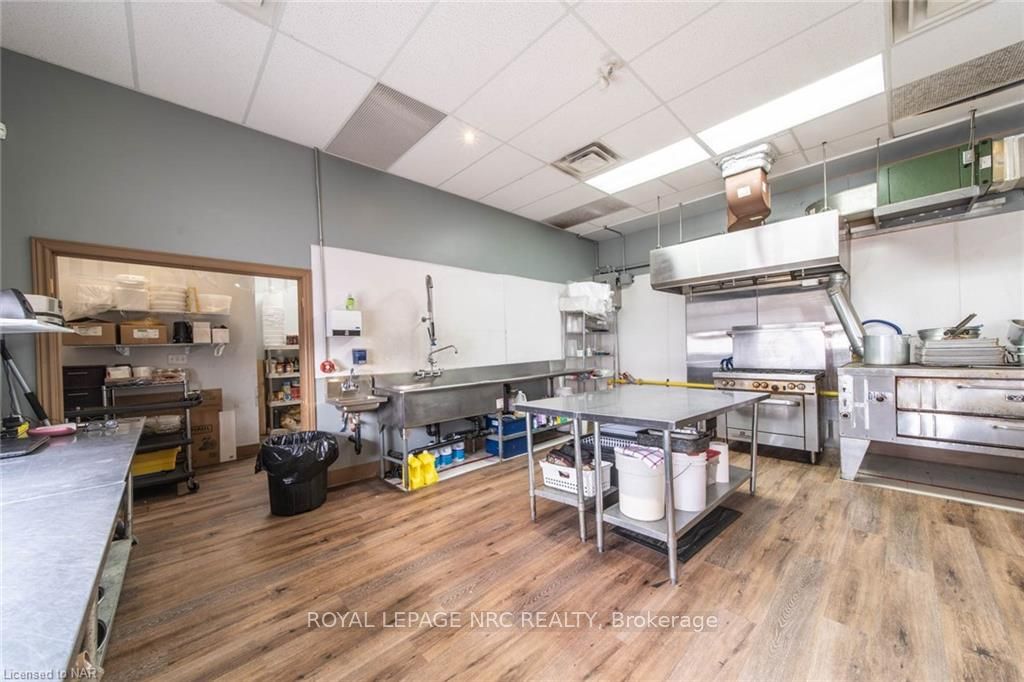3848 Main St, #C