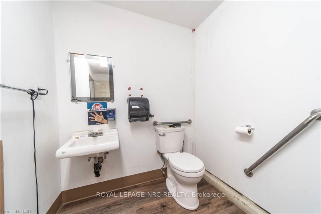 3848 Main St, #C