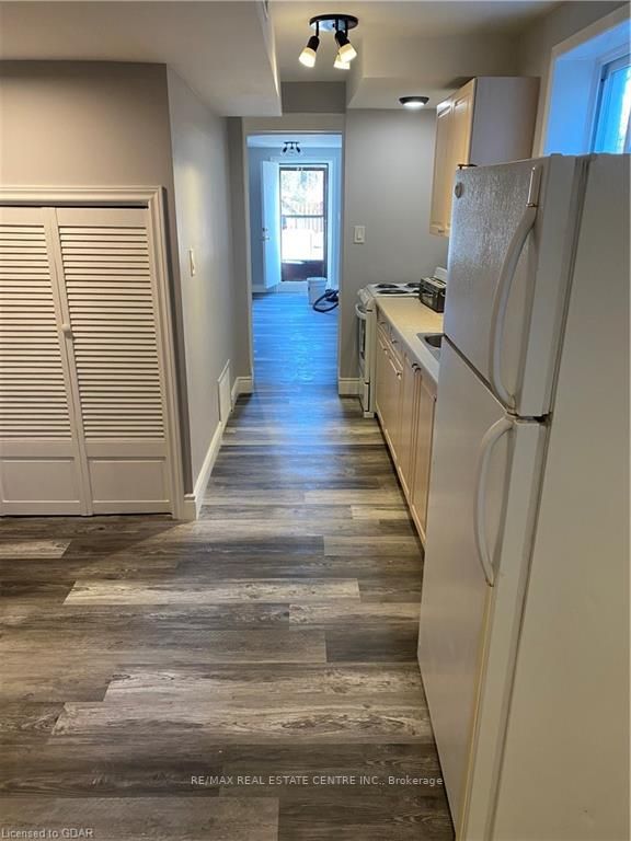 126 Main St S