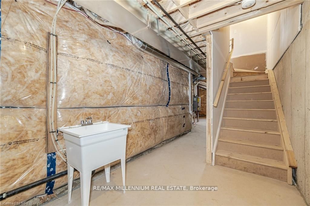 132 Aquasanta Crescent