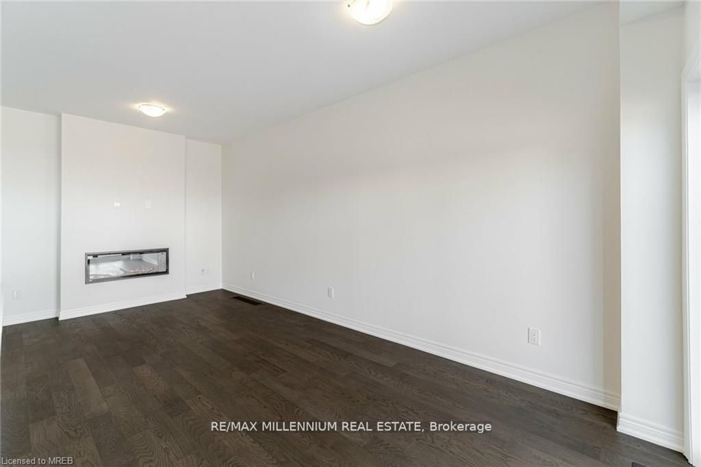 132 Aquasanta Crescent