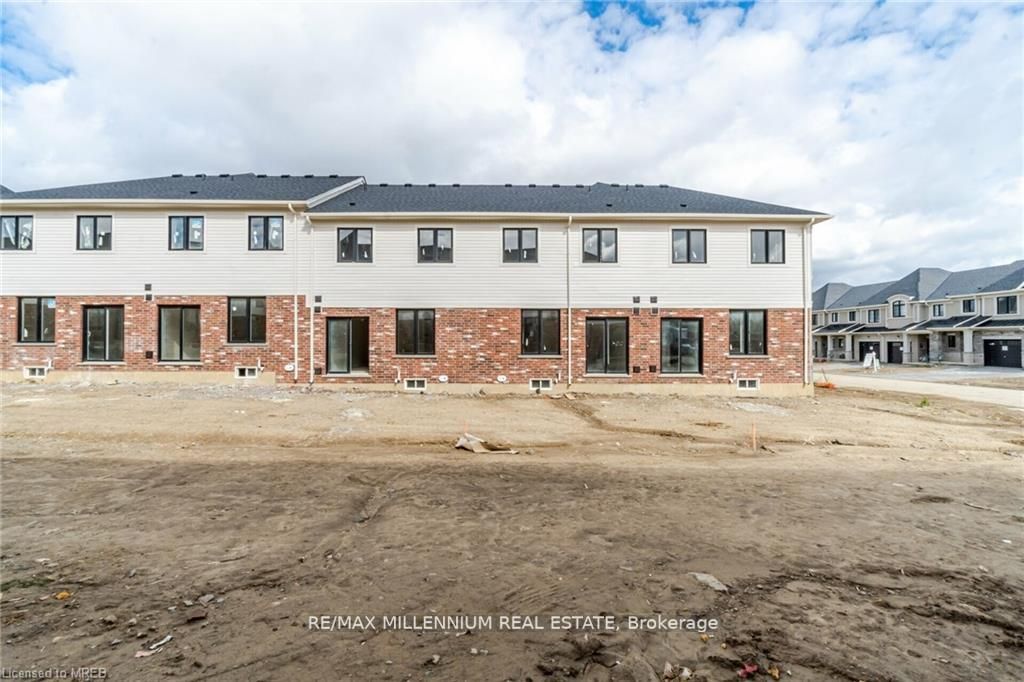 132 Aquasanta Crescent