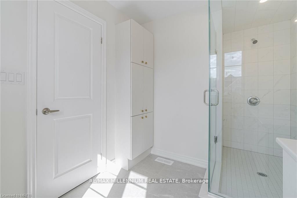 132 Aquasanta Crescent