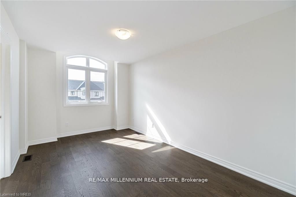 132 Aquasanta Crescent