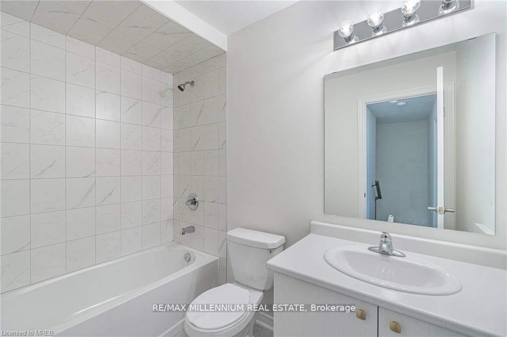 132 Aquasanta Crescent