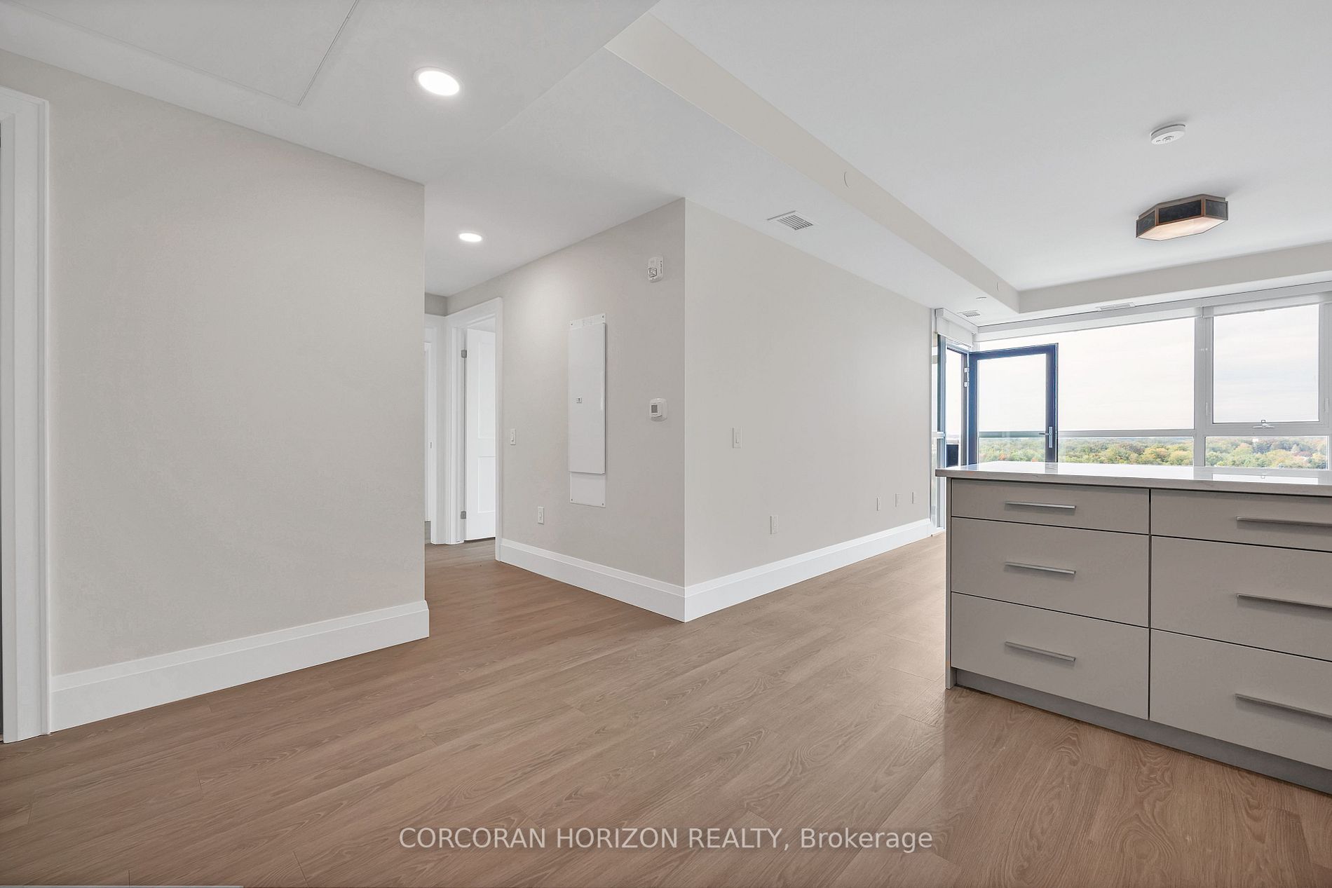 460 Columbia St W, #1409
