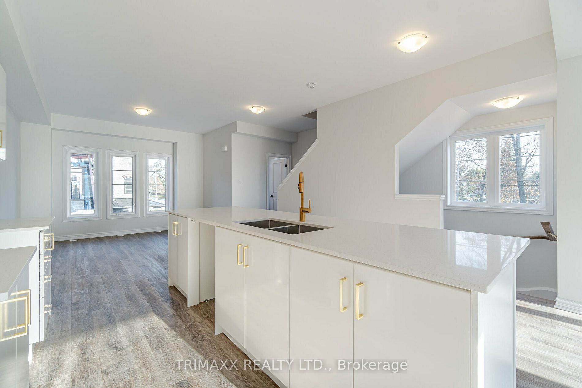 187 Wilson St W, #35