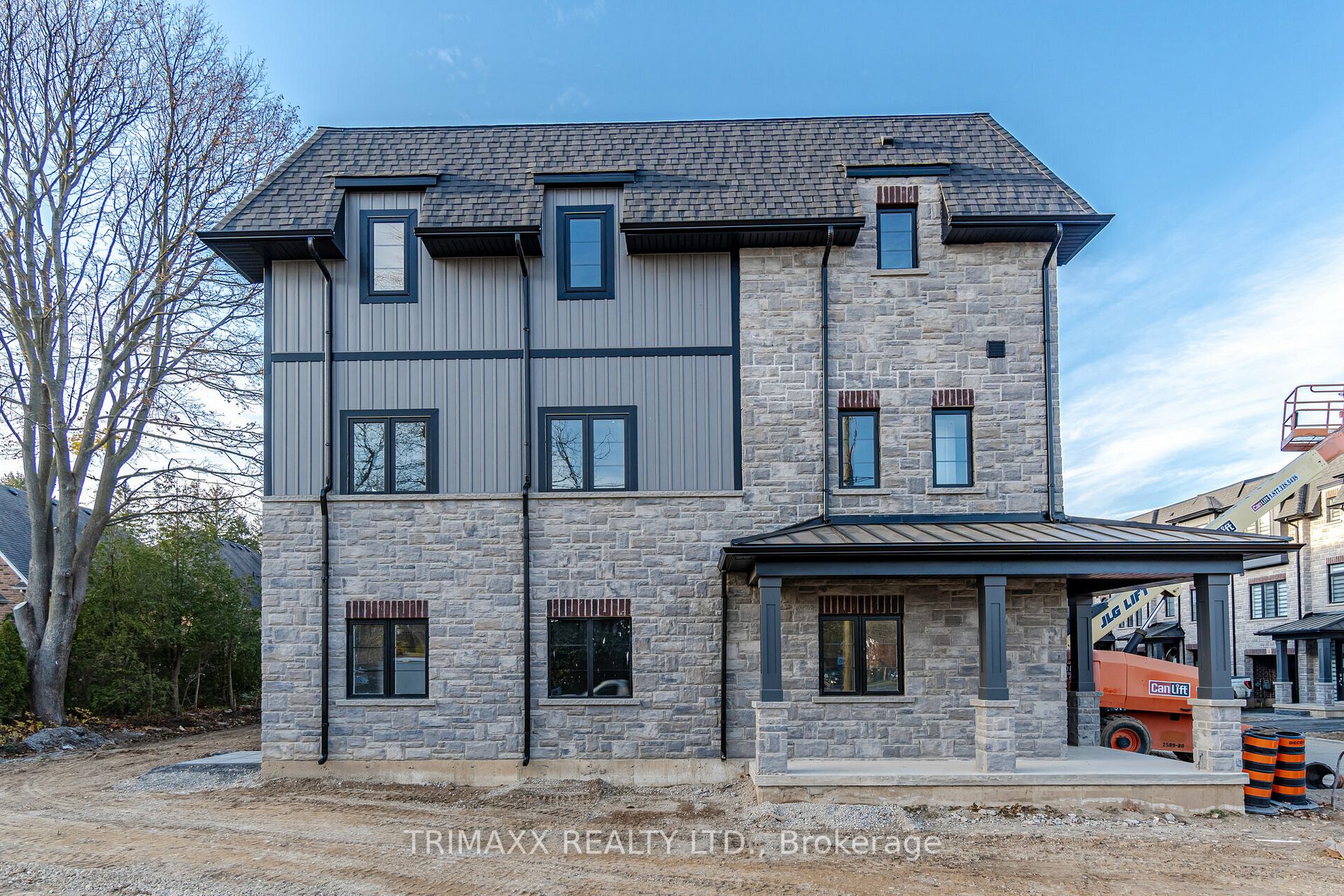 187 Wilson St W, #35