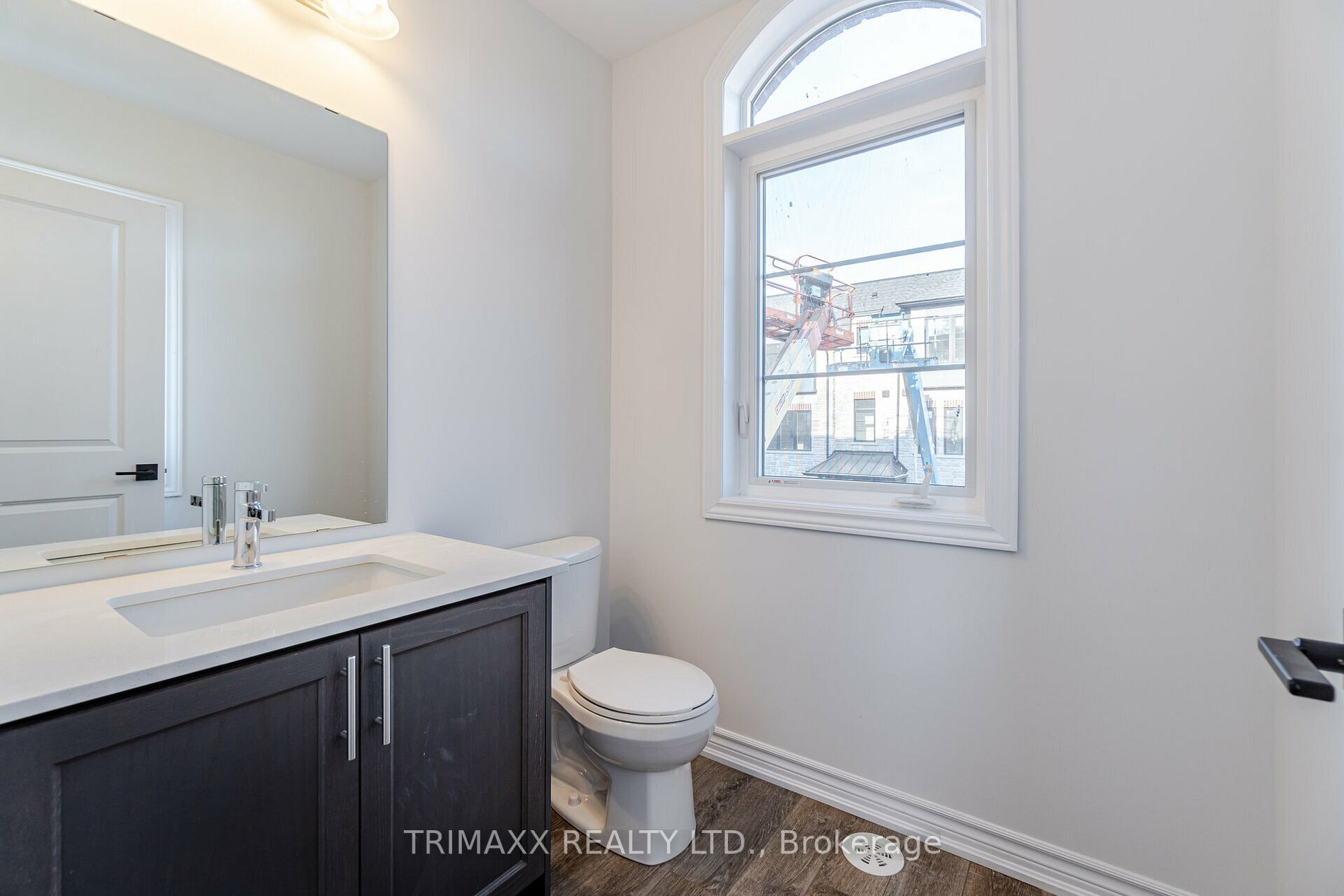 187 Wilson St W, #35