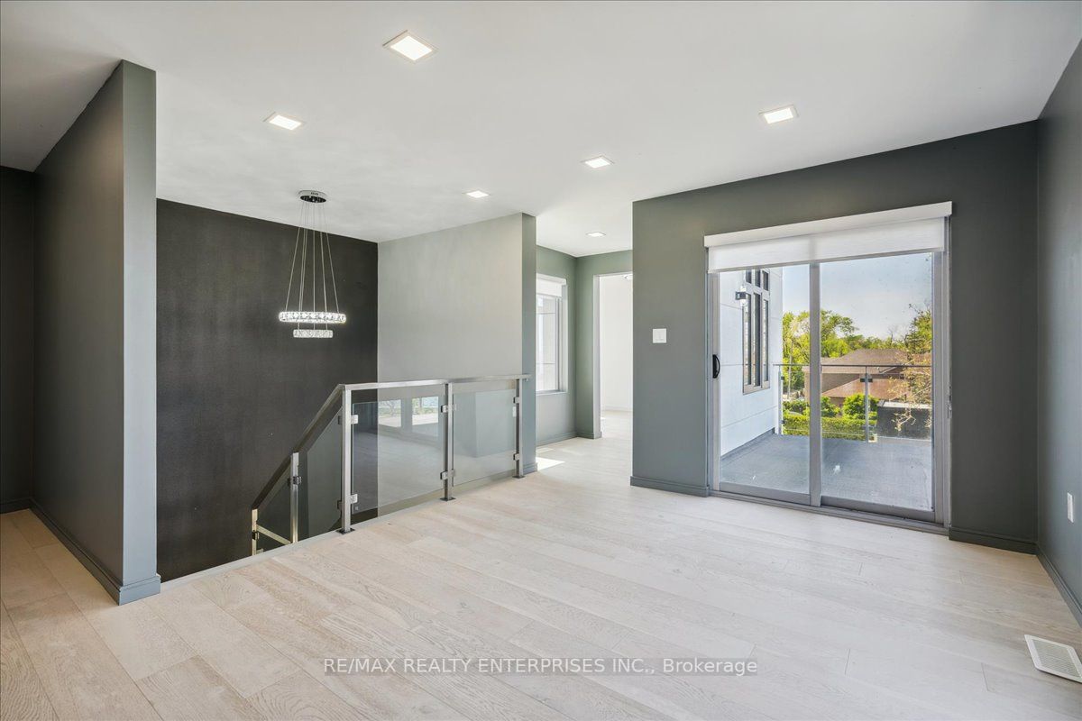 4 Sunrow Gate
