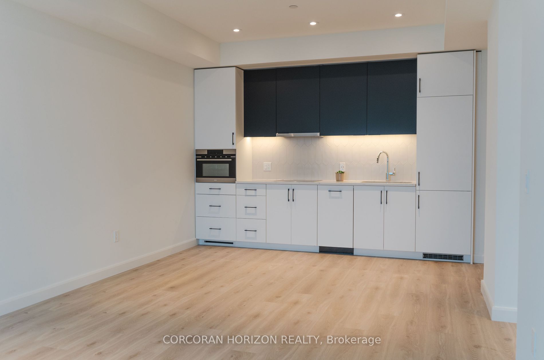 741 King St W, #707