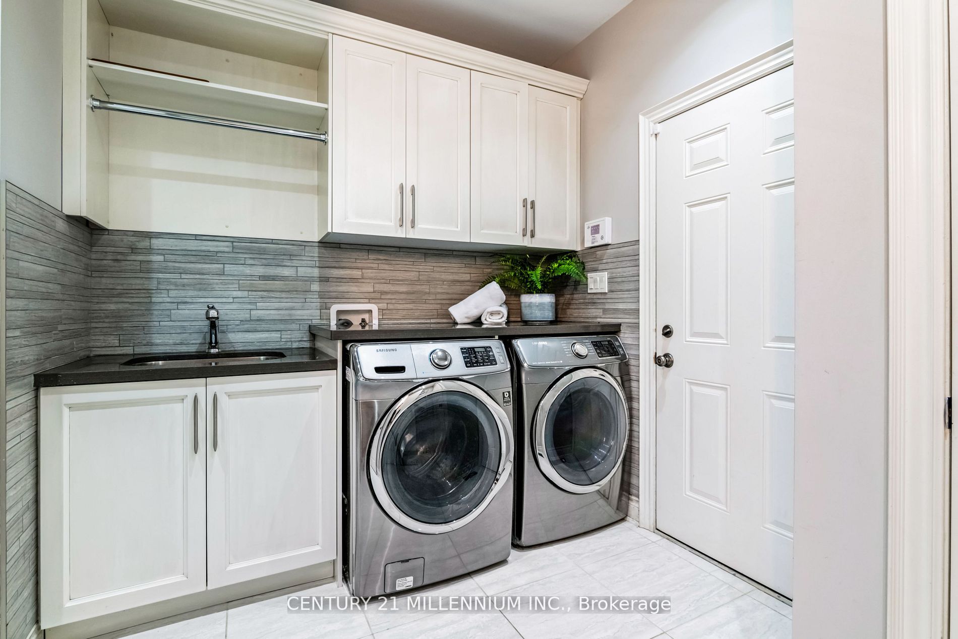 28 Mitchell Cres