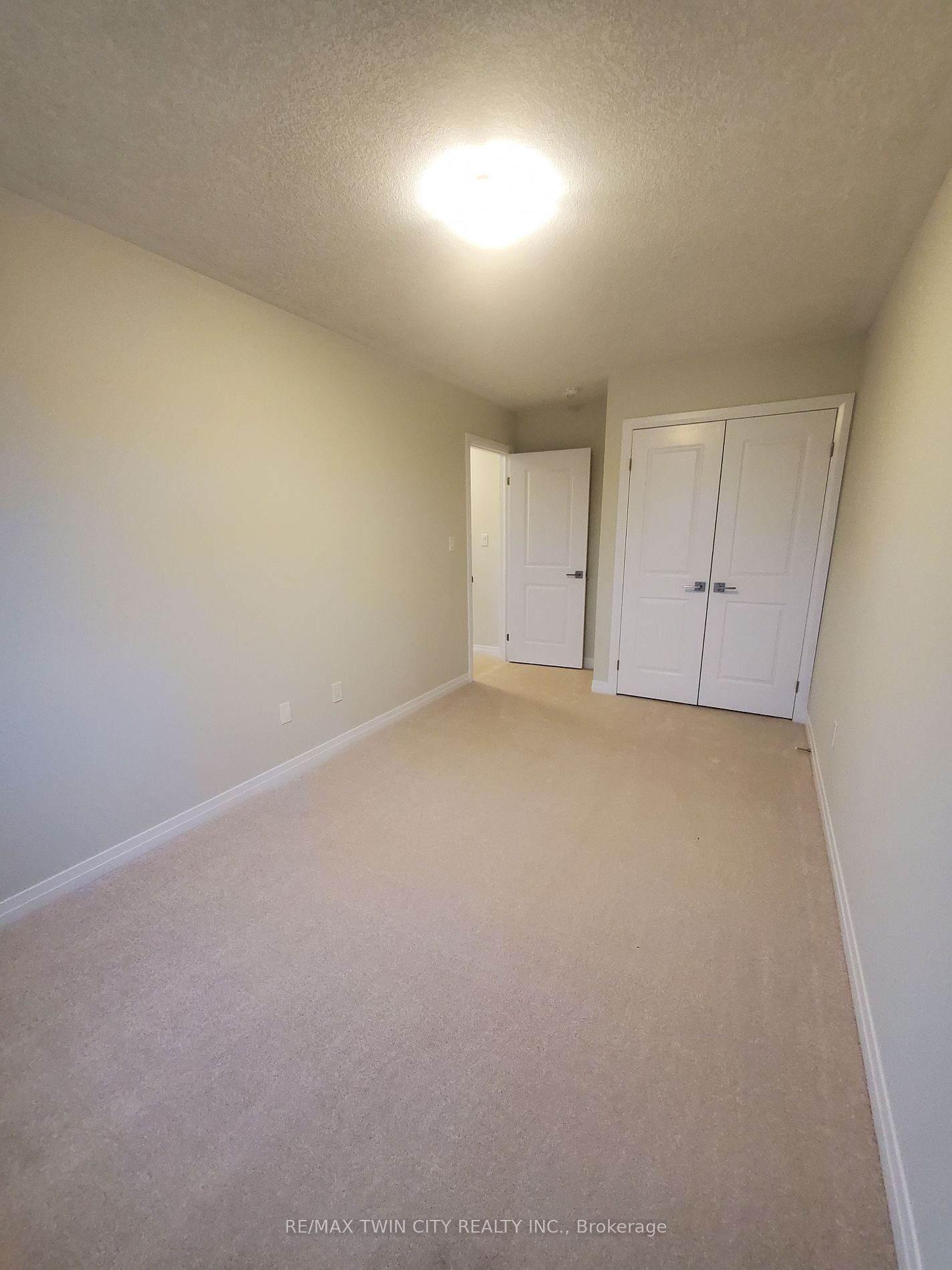 17 Shaded Creek Dr