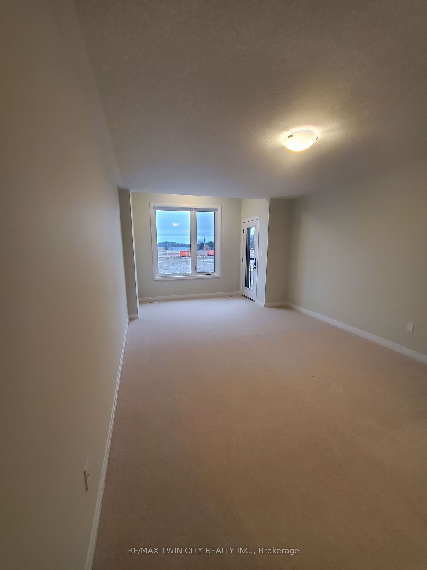 17 Shaded Creek Dr