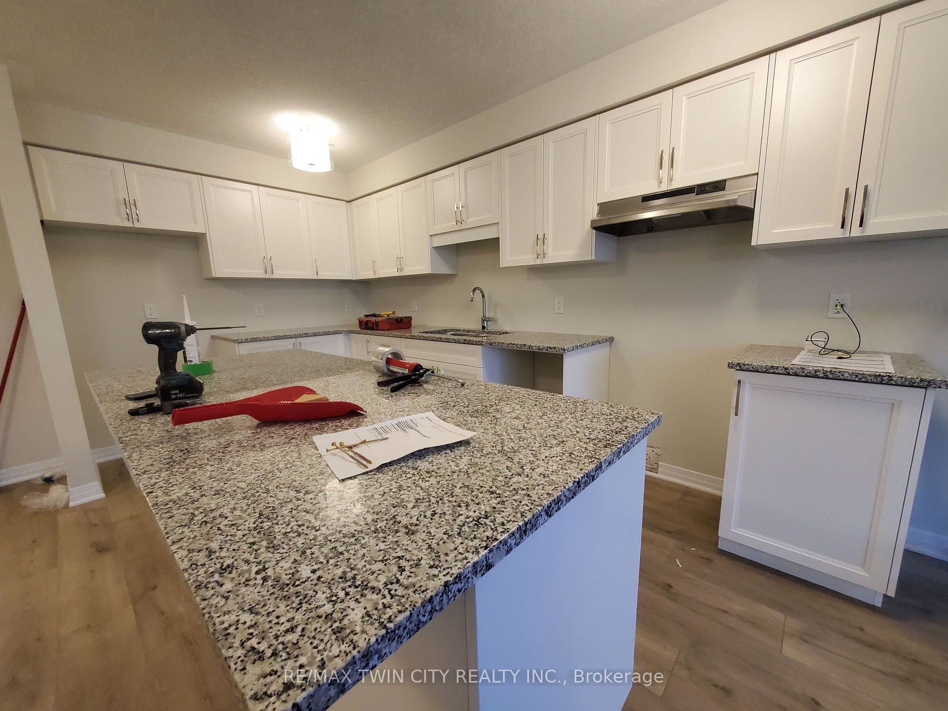 17 Shaded Creek Dr