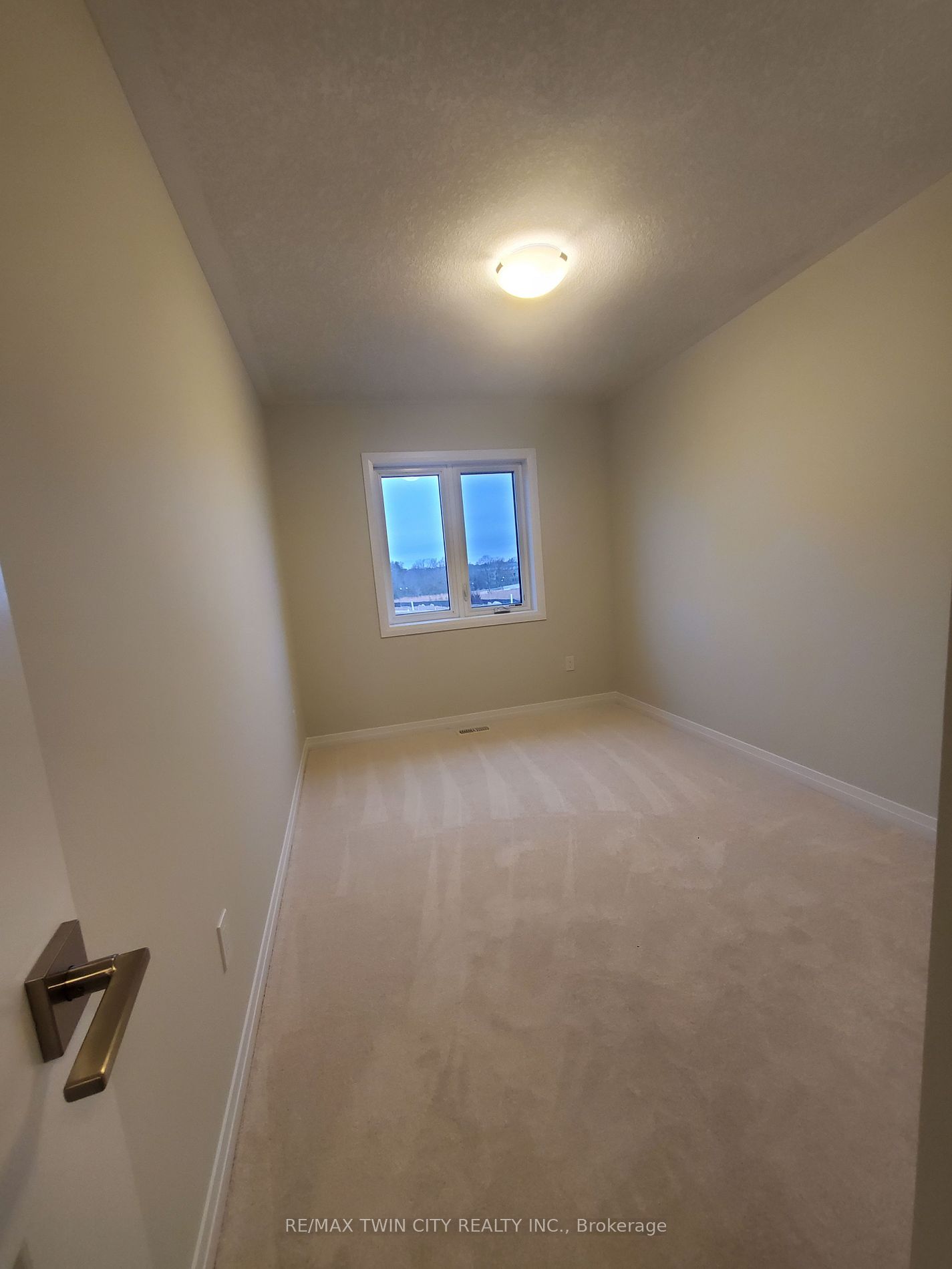 17 Shaded Creek Dr