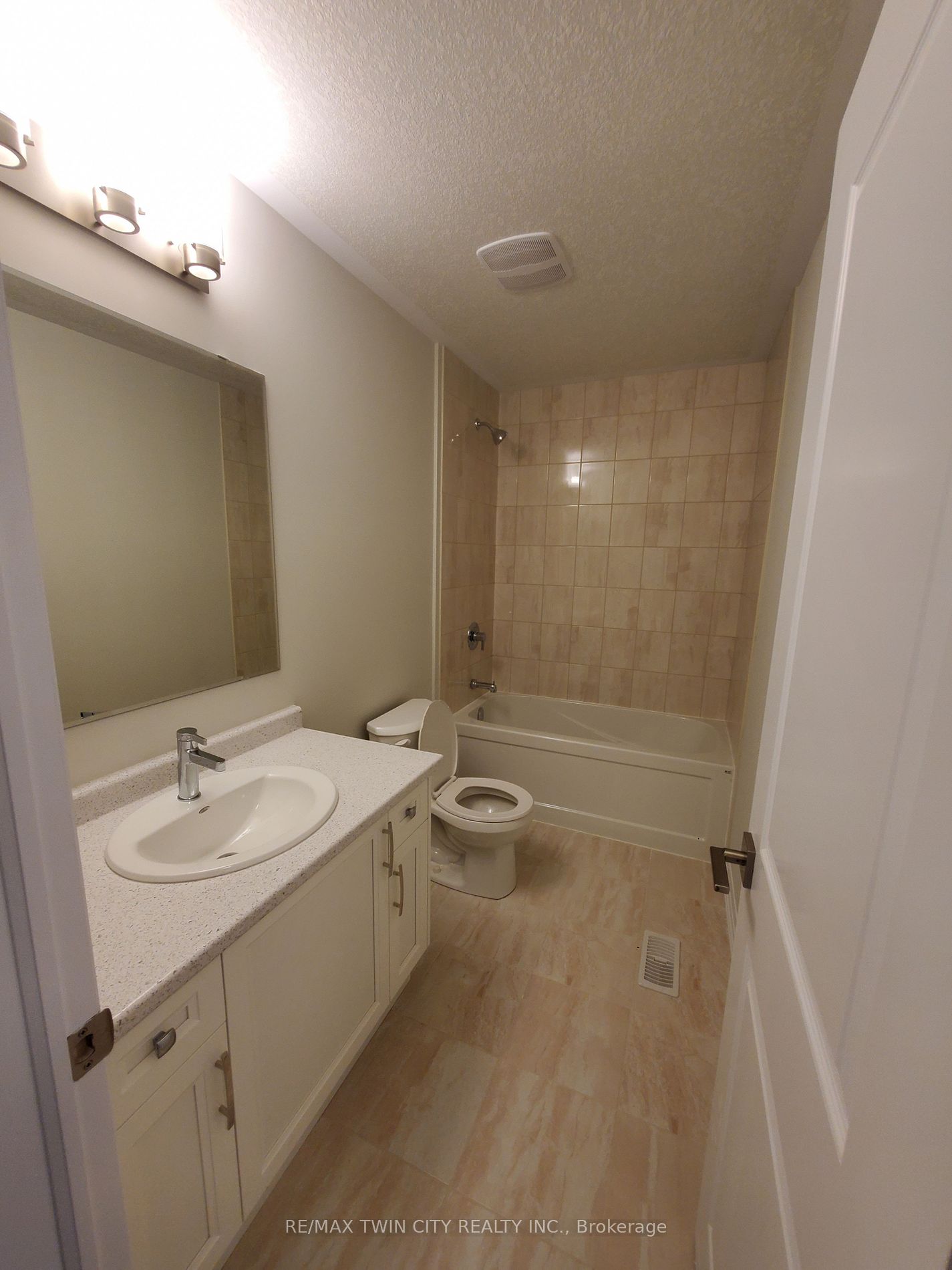 17 Shaded Creek Dr
