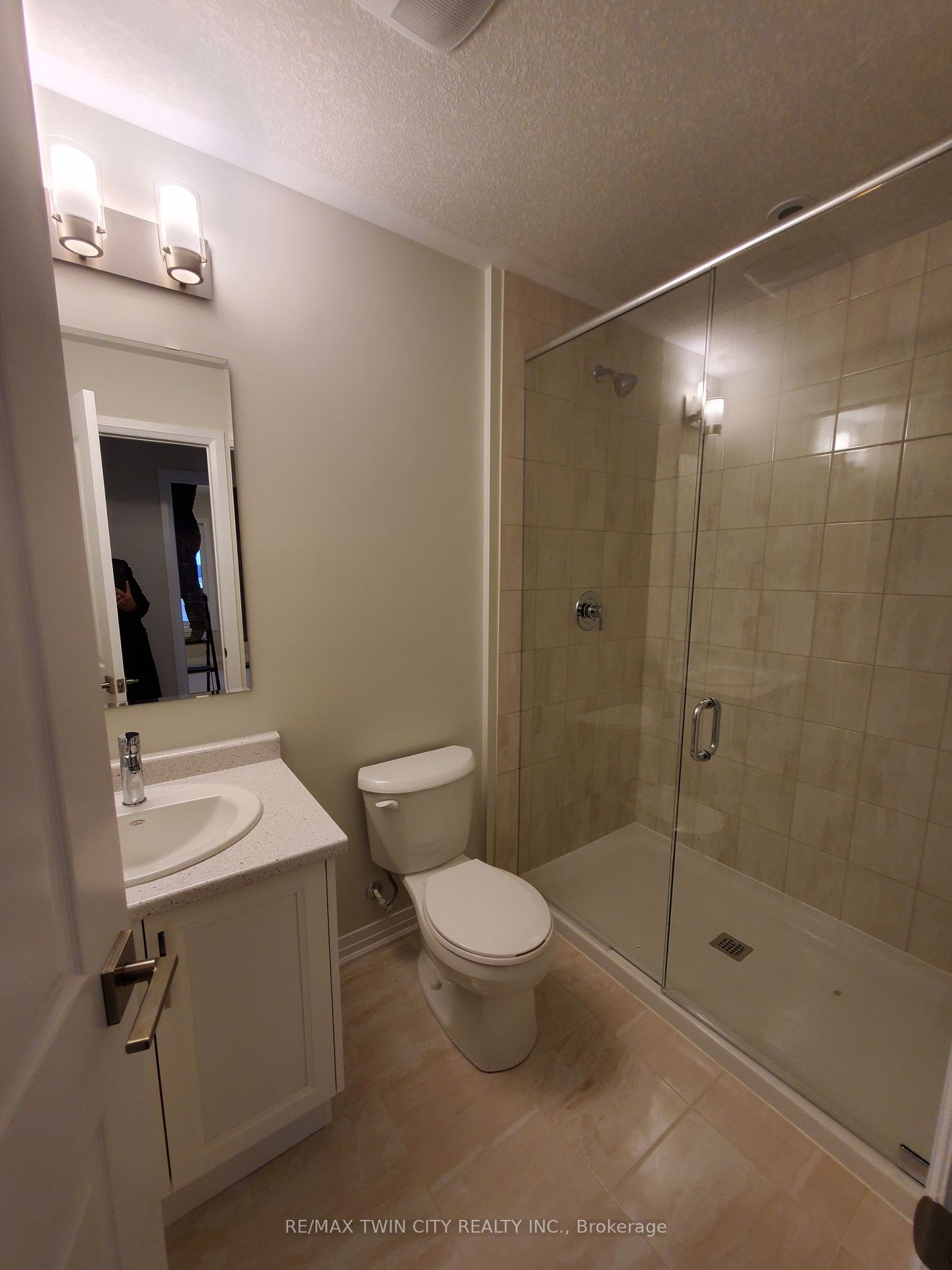 17 Shaded Creek Dr