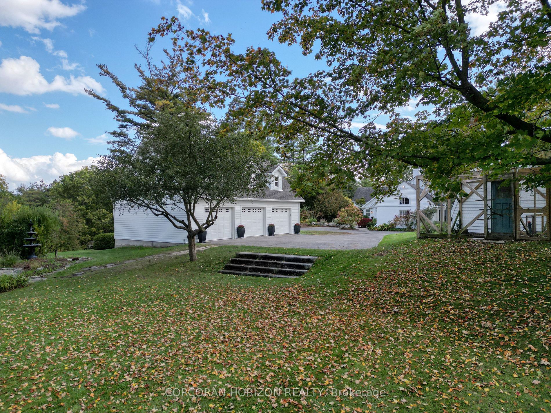 34 Fallbrook Lane