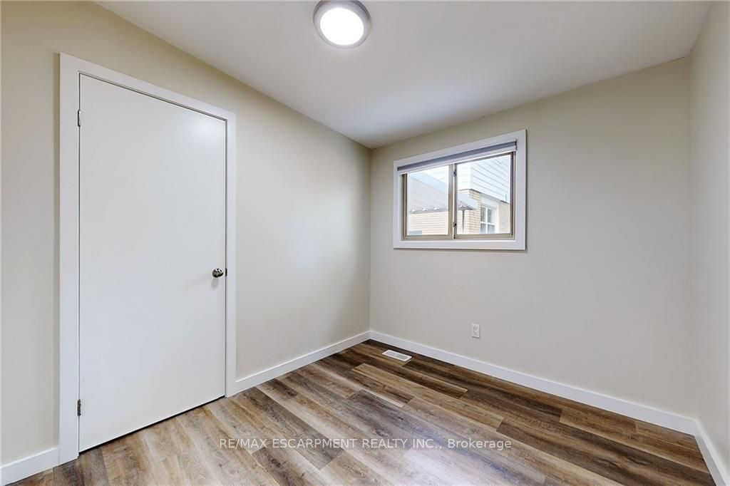 65 Fielding Cres, #Upper