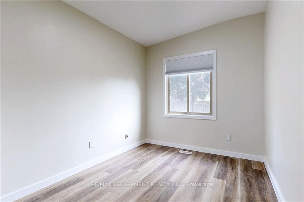 65 Fielding Cres, #Upper