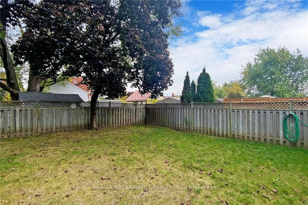 65 Fielding Cres, #Upper