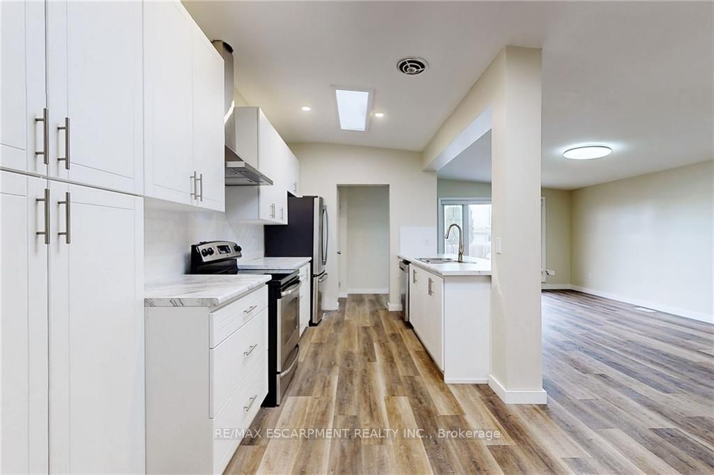 65 Fielding Cres, #Upper