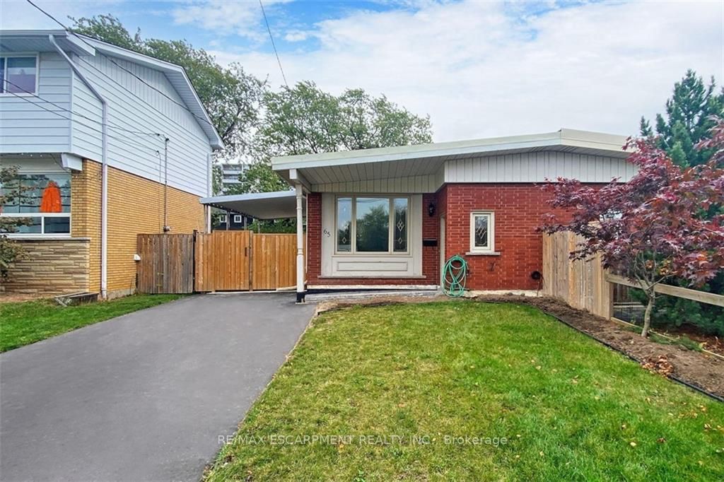 65 Fielding Cres, #Upper