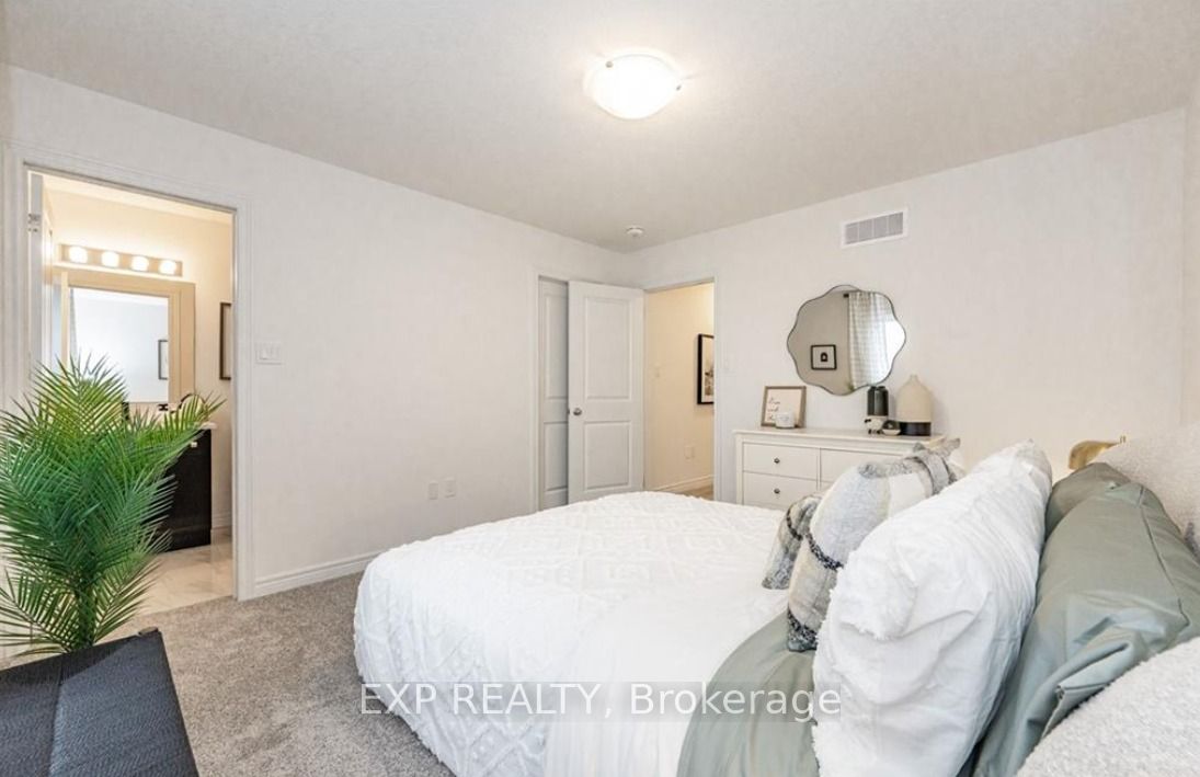 6 Sora Lane E, #20