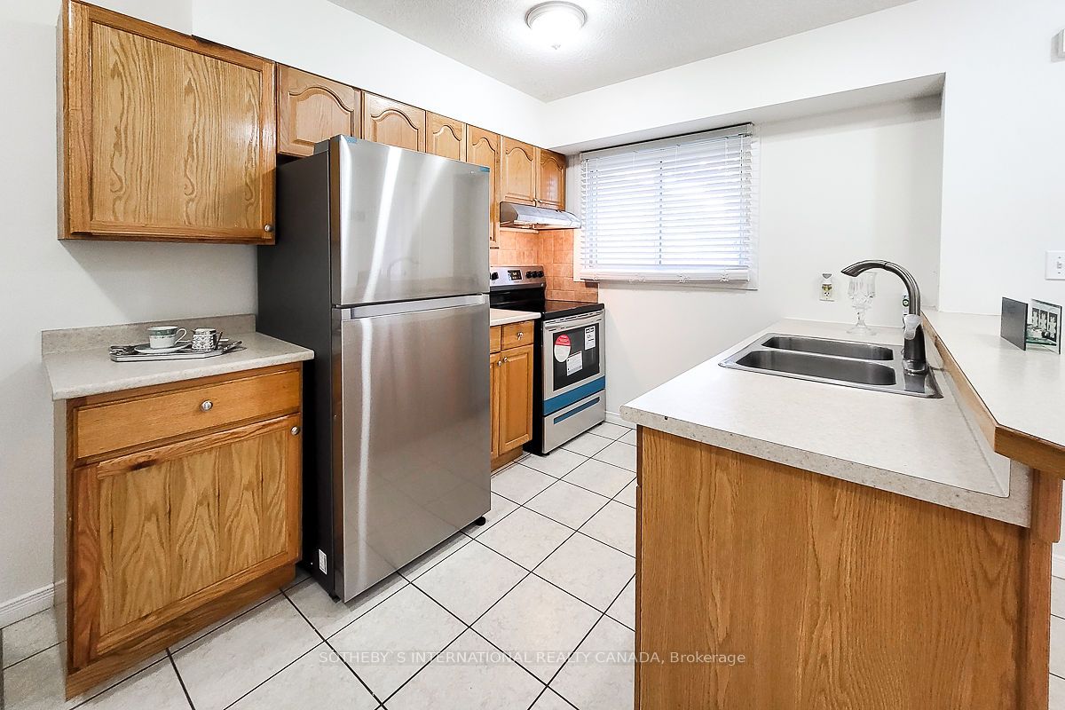 211 Veronica Dr, #B24