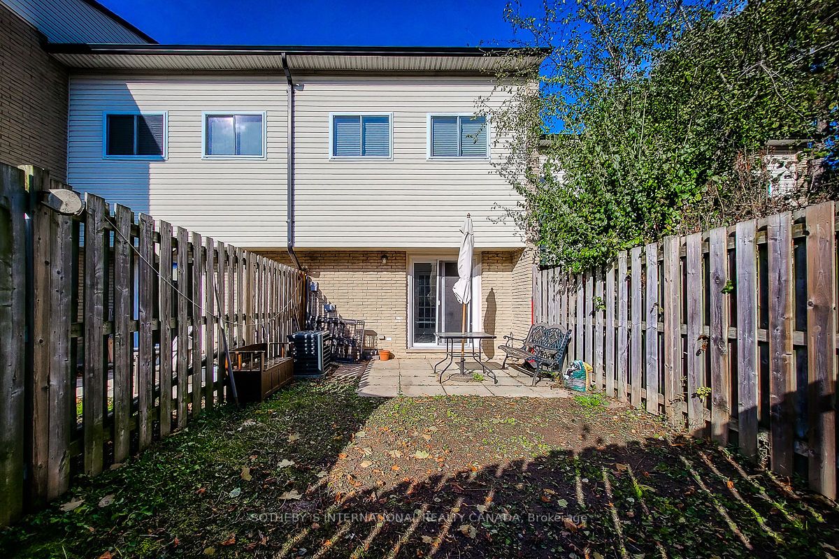 211 Veronica Dr, #B24