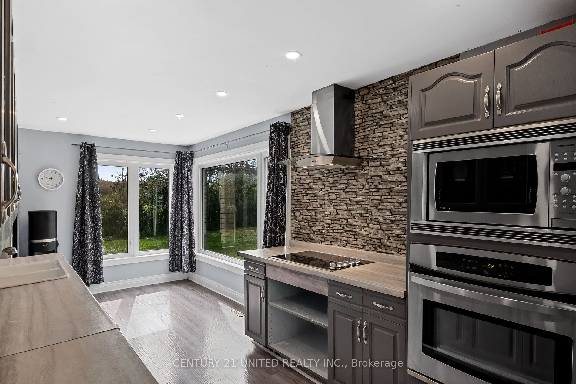 15 Leslie Frost Lane