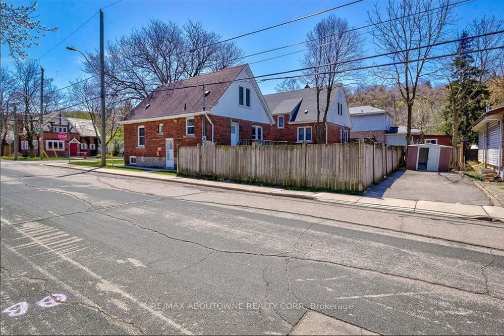 280 Emerson St W