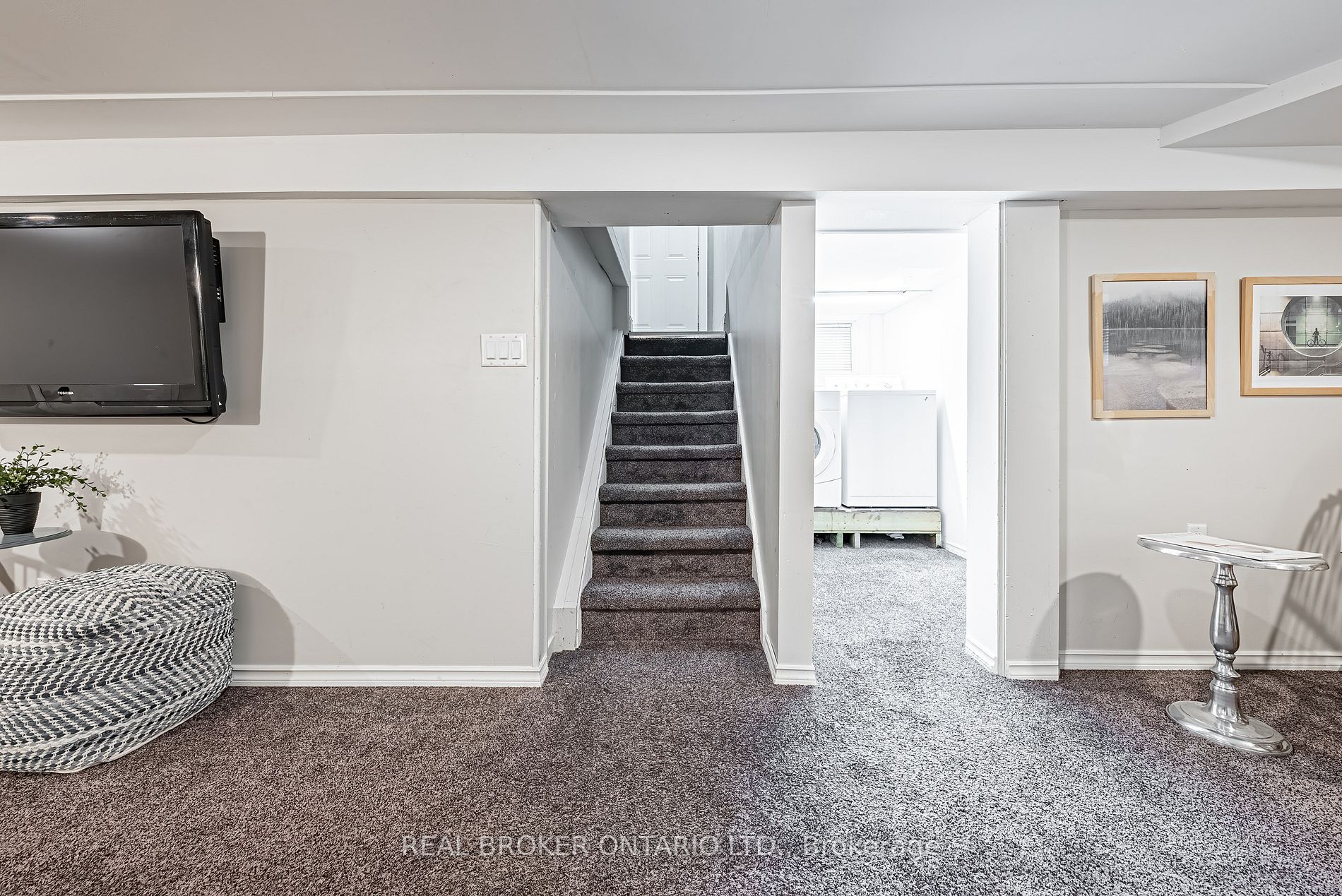 317 King St E