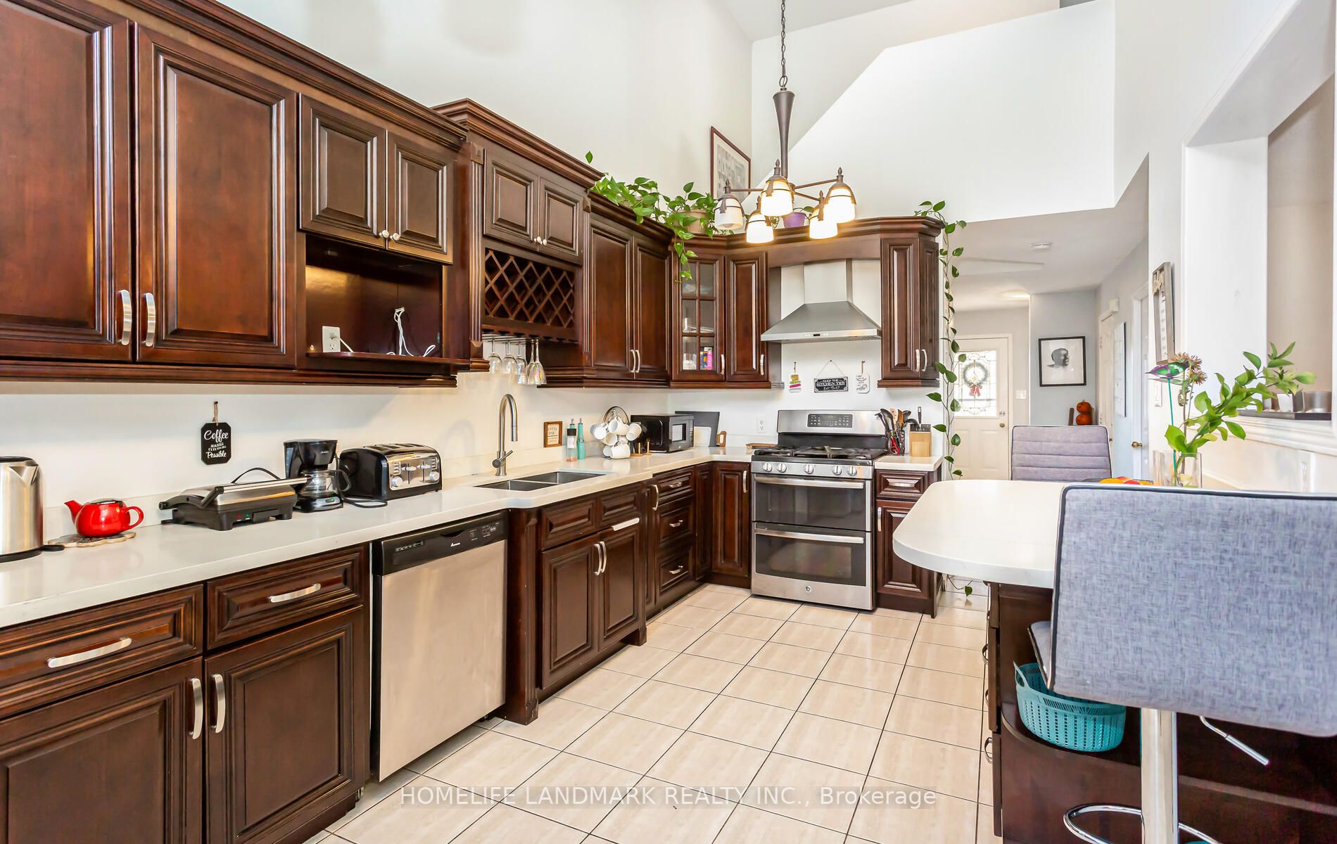 63 Lynnette Dr E
